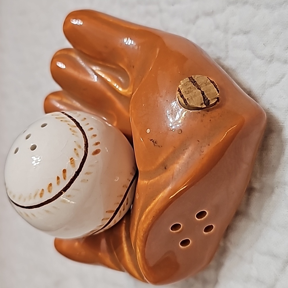 LEFTON Baseball Mitt Salt and Pepper Shakers